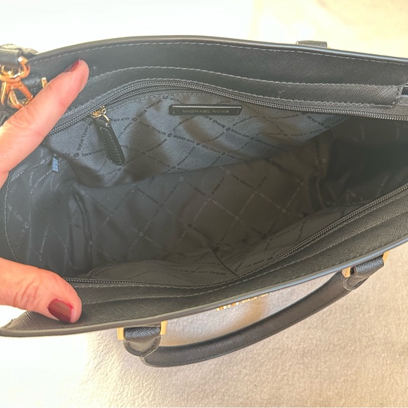 Michael Kors Selma Medium Top Zip Black Saffiano Leather Satchel Bag - Picture 13 of 16